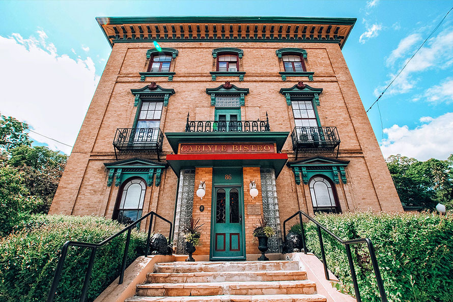 Exterior of hotel Carlyle 