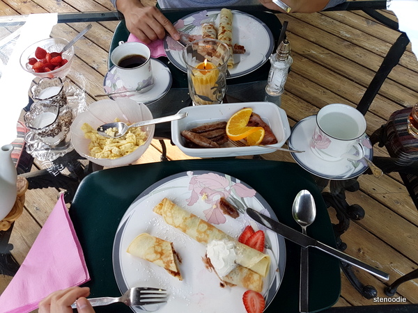 Breakfast spread at Woodland Gardens